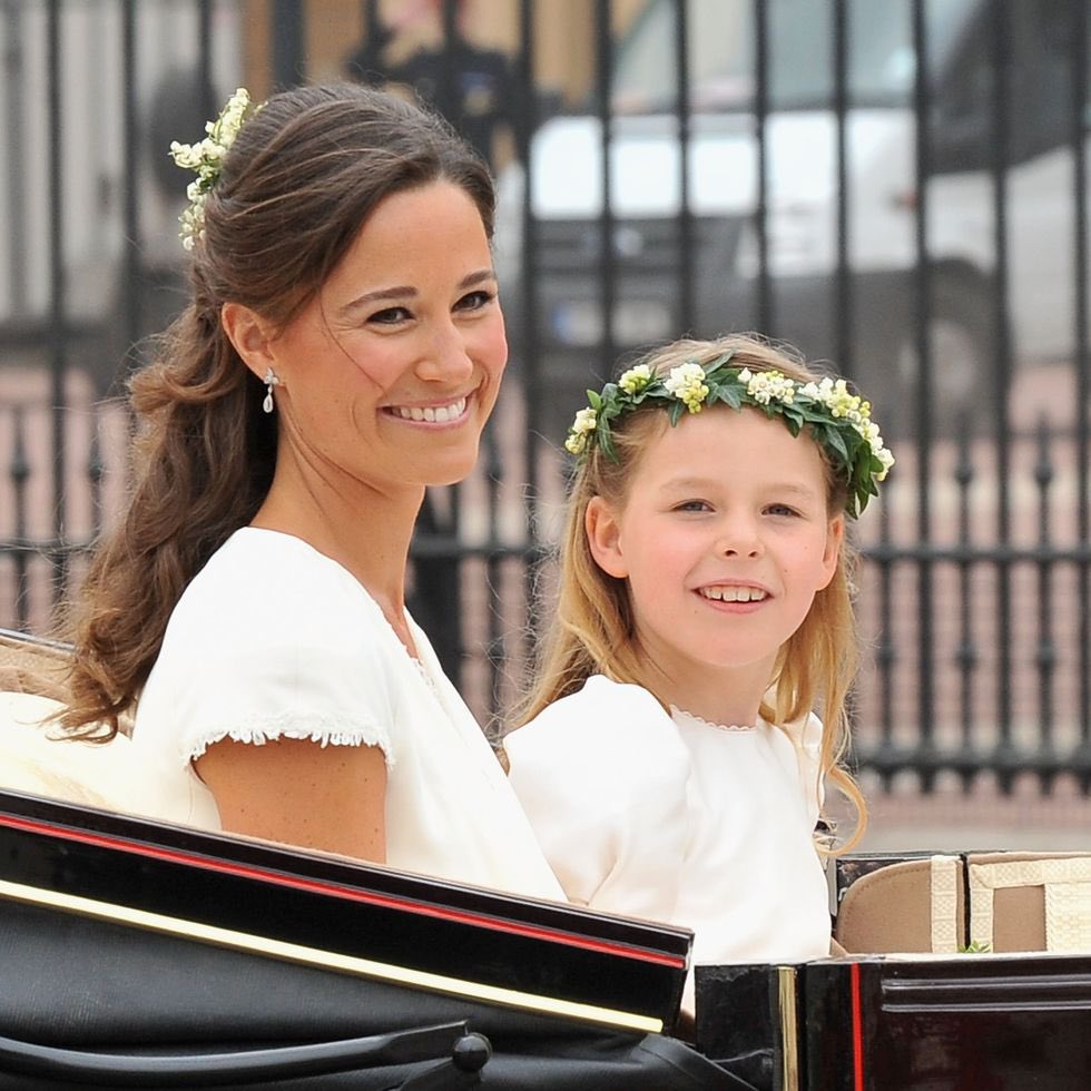 The flower girls at William and Catherine’s wedding wore flower crowns that had a hidden message.

They were modelled after the one Carole Middleton wore at her own wedding in 1981.

#PrinceandPrincessofWales ❤️
#PrincessCatherine #PrincessofWales