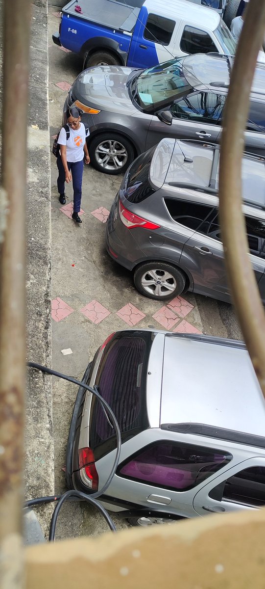 anthony49916665's tweet photo. @josepeguero @sergiocarlo @PoliciaRD  @luisabinader @AyttoSDSLP  @DIGEIGRD  carro parqueado arriba de la cera ensanche Luperon con central. https://t.co/QV9lutVs9r