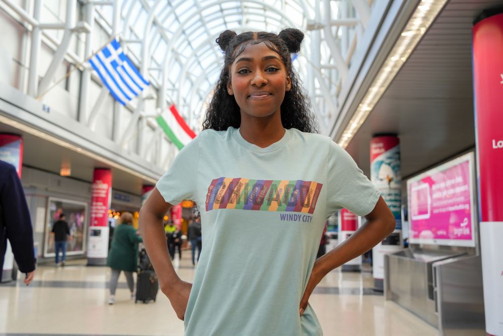 This new tee from Hudson pays homage to the heartbeat of @Chicago: its 77 diverse neighborhoods! Get yours now at Hudson News & Gifts in Terminal 3 near Gates K1 and K13.