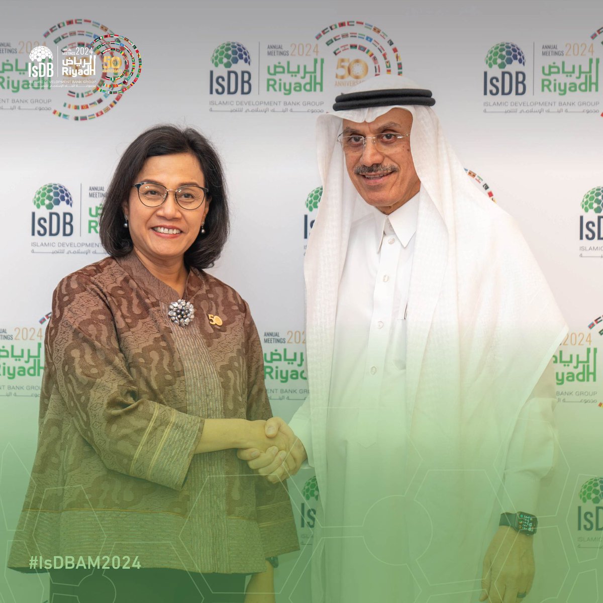 During #IsDBAM2024, Indonesia's Minister of Finance and #IsDB Governor, HE Dr. Sri Mulyani Indrawati, and IsDB Group Chairman, HE Dr. Muhammad Al Jasser, discussed enhancing cooperation between Indonesia and IsDB in several areas, including health, energy and infrastructure.