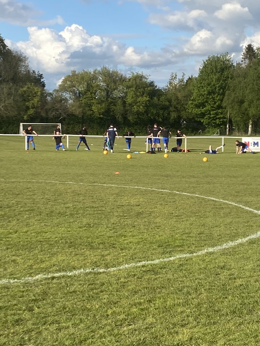 media_trouble's tweet image. Lads are warming up for the last game of the season against @sarrattfc #upthecod @FC_Codicote