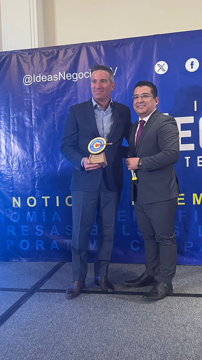 🌟 ¡Un reconocimiento bien merecido en #MarcasLíderesConPropósito2024! @IdeasNegociosTV se complace en honrar a Francisco Mualim, Vicepresidente de Nestlé Purina PetCare México. 🐾 ¡Felicidades, Francisco, por tu liderazgo y dedicación a mejorar la vida de nuestras mascotas y del