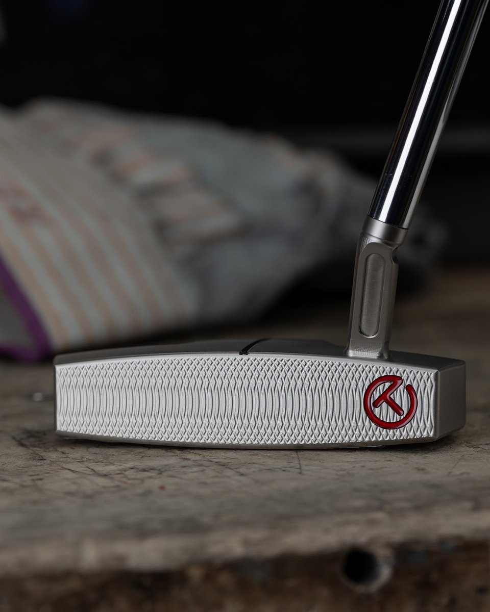 Currently in play by the pros. This 34-inch Phantom T-9.5 Prototype is a Tour Only offering coming soon to the online Gallery store that features a custom sight line, jet neck and the perfect combination of solid stainless steel and 6061 aircraft grade aluminum.