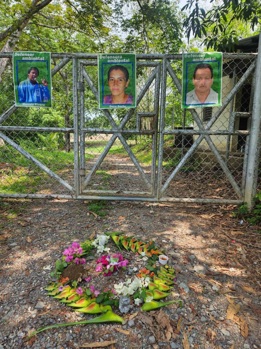 #Caravana 
“Cabañas libre de minería”
🕯️En esta primer estación de la caravana honramos la vida de los ambientalistas asesinados en 2009. 
#MarceloRivera 
#DoraSorto 
#RamiroRivera