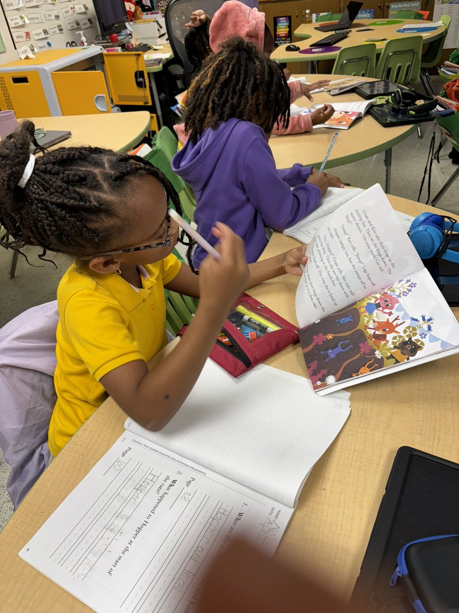 BEppsEducates's tweet photo. Visited one of my favorite campuses today @marsalis_l, where 1st grade stole my ❤️. Loved the Grammar lesson on pronouns w/ Ms. Gibson’s class, &amp; seeing students engaged w/comprehension in @Amplify Skills in Ms. Jones’ class! @onestep05 your support here is unmatched! #SOCStrong https://t.co/fiF7mQj8Ma