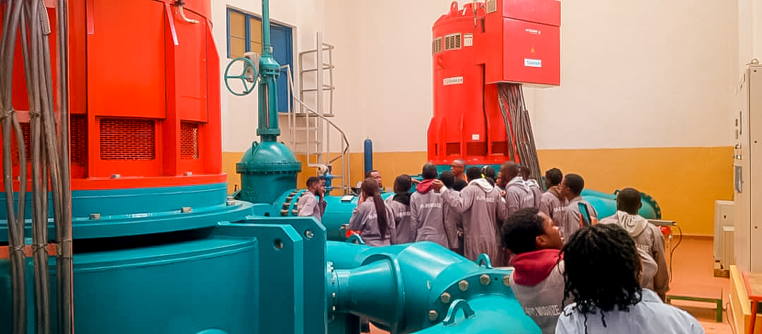 MusanzeCollege's tweet photo. Today, our year 3 students from Electrical Technology conducted a study visit to Giciye Hydropower Plant located in @NyabihuDistrict, to enhance practical skills in the course of Hydropower plant design and installation and power plant operations. https://t.co/g8qa42Lkdr