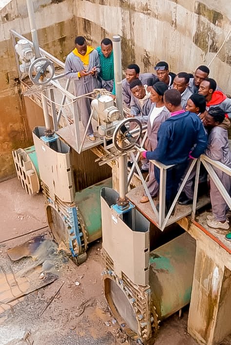 MusanzeCollege's tweet photo. Today, our year 3 students from Electrical Technology conducted a study visit to Giciye Hydropower Plant located in @NyabihuDistrict, to enhance practical skills in the course of Hydropower plant design and installation and power plant operations. https://t.co/g8qa42Lkdr