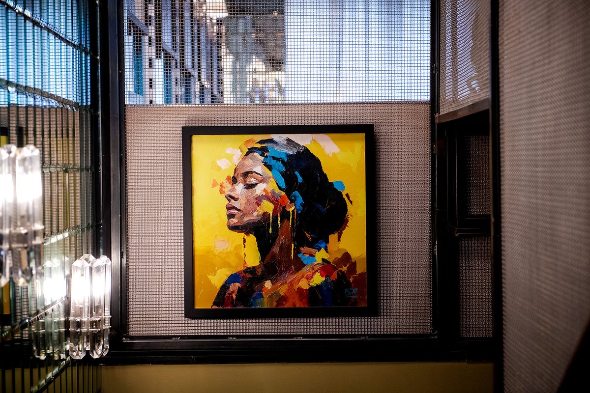 We love the beautiful artworks by Zara Muse ❤️ Her portraits can be found all around the restaurant, and help in bringing our stunning space to life with a contemporary touch to appreciate at the table while you dine, or buy to take away and hang in your very own home 🙌