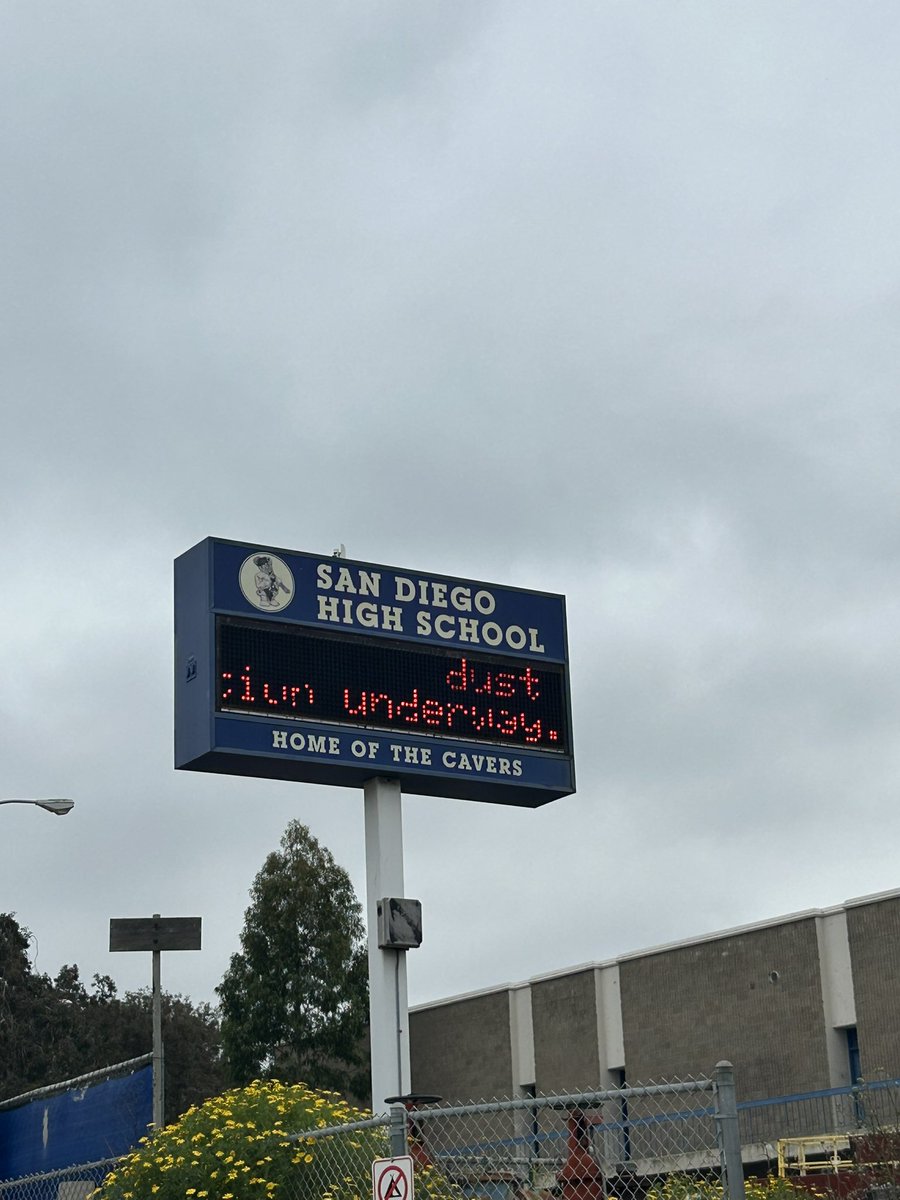 Appreciate the hospitality @SDHSCaversFB! Great seeing @CoachReedSDHS and @M9ThaCoach! They are doing it the right way! Best of luck this fall!! #CaliDiggs