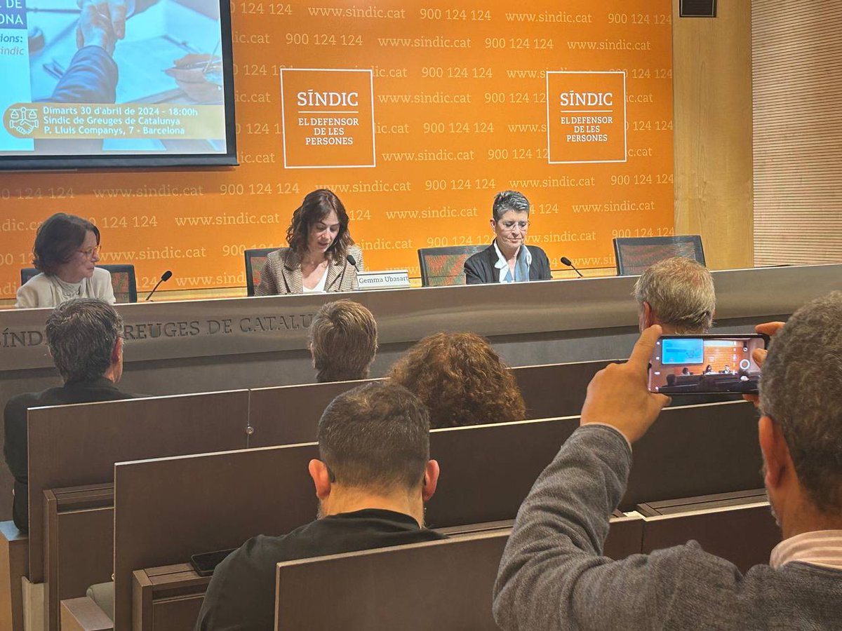 🤝L'associació Grups Europeus de Magistrats per la Mediació (@MediacionJusta) treballa per impulsar la resolució alternativa de conflictes. 📙Avui, ha presentat el llibre 'Anàlisi i propostes per a l'impuls de la mediació amb les administracions públiques'.