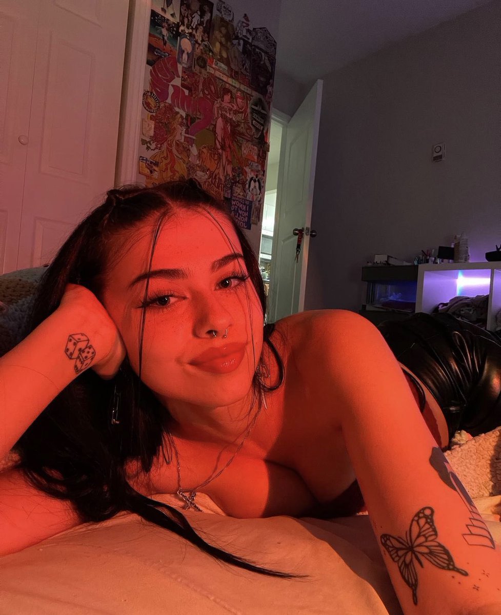 . . .  elsie  l.  munson  . . .
 ! elsielunaa.carrd.co !