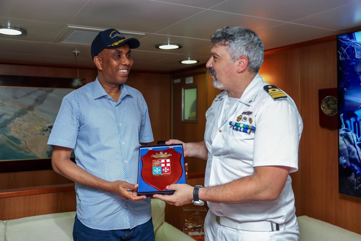 #Somalia’s Prime Minister @HamzaAbdiBarre and top officials of #EUNAVFOR Operation ATALANTA met  today to discuss the possible extension of the #EUNAVFOR contract, which is set to expire in December 2024.