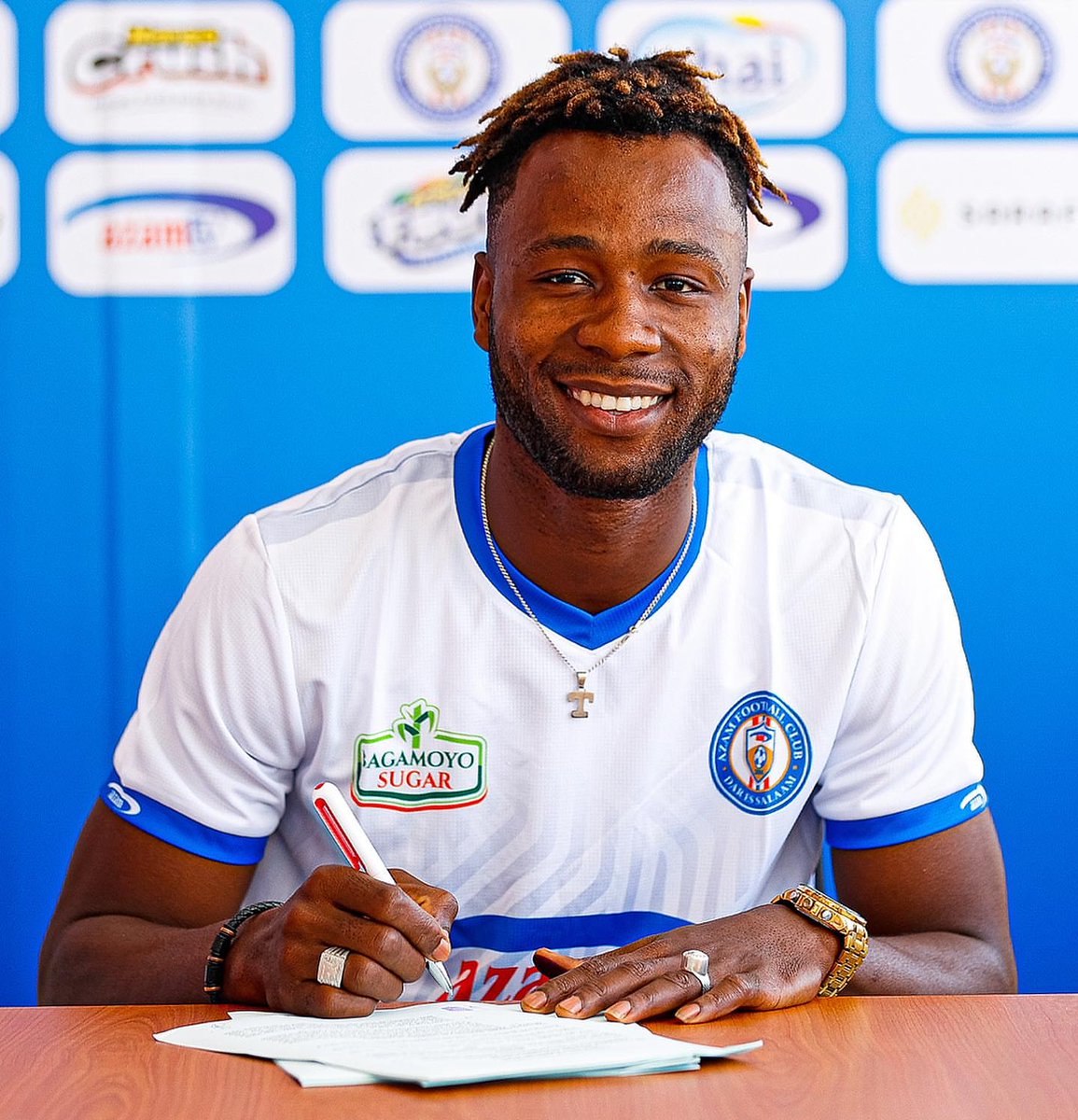 Official 🚨 

Azam FC  🇹🇿 has  complete the signing of winger Franck Baudelaire Tiessé🇨🇮 (26) from Stade Malien 🇲🇱