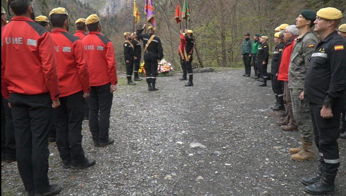 UMEgob's tweet image. Esta mañana hemos celebrado un homenaje al soldado Víctor Martín Rebollo cuando se cumplen 8 años de su fallecimiento en acto de servicio en el valle de Bujaruelo.

Su memoria perdura en nuestros corazones y su recuerdo siempre está presente en el espíritu de su Unidad, el #BIEM4