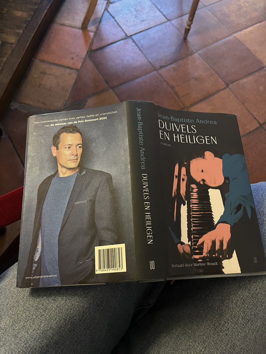 “Duivels en Heiligen” Wat een roman: over dove goden, koortsdromen, ruimtevaarders en meisjes met bloemennamen. Over Kikker, Het Nest en de Vergetelheid. En het gaat over nog zoveel meer. #JeanBaptisteAndrea @evanswol
