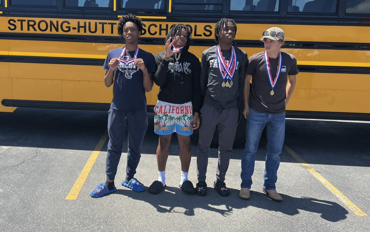 sellison22's tweet photo. State Track Meet https://t.co/ZJPaRkNi9S