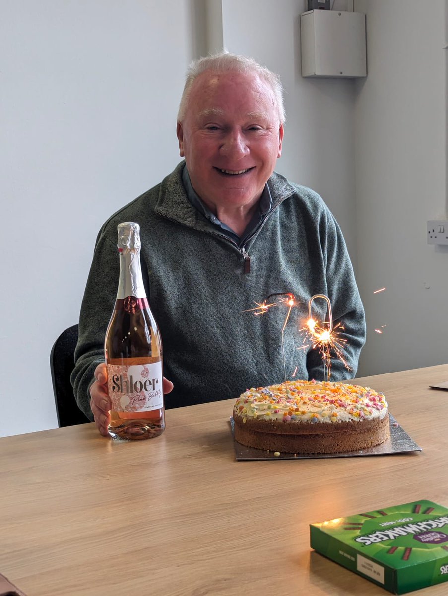 🎉🎂 7️⃣0️⃣ 🎂🎉 Ag ceiliúradh le Danny inniu! 70 bliain d'aois. Sonas ort a chara 🕺🎉 '𝙉í 𝙩𝙝𝙖𝙜𝙖𝙣𝙣 𝙘𝙞𝙖𝙡𝙡 𝙧𝙤𝙞𝙢𝙝 𝙖𝙤𝙞𝙨' 🤔😂