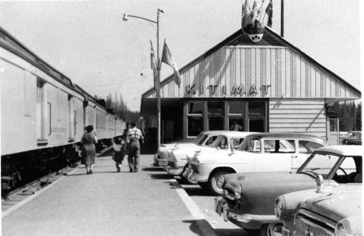 The @CNrail Station in Kitimat, BC has been designated a #HeritageRailwayStation. It was built in 1955 to serve Alcan’s new smelter and townsite in northern BC. Learn more: canada.ca/en/parks-canad… 📸: Kitimat Museum and Archives