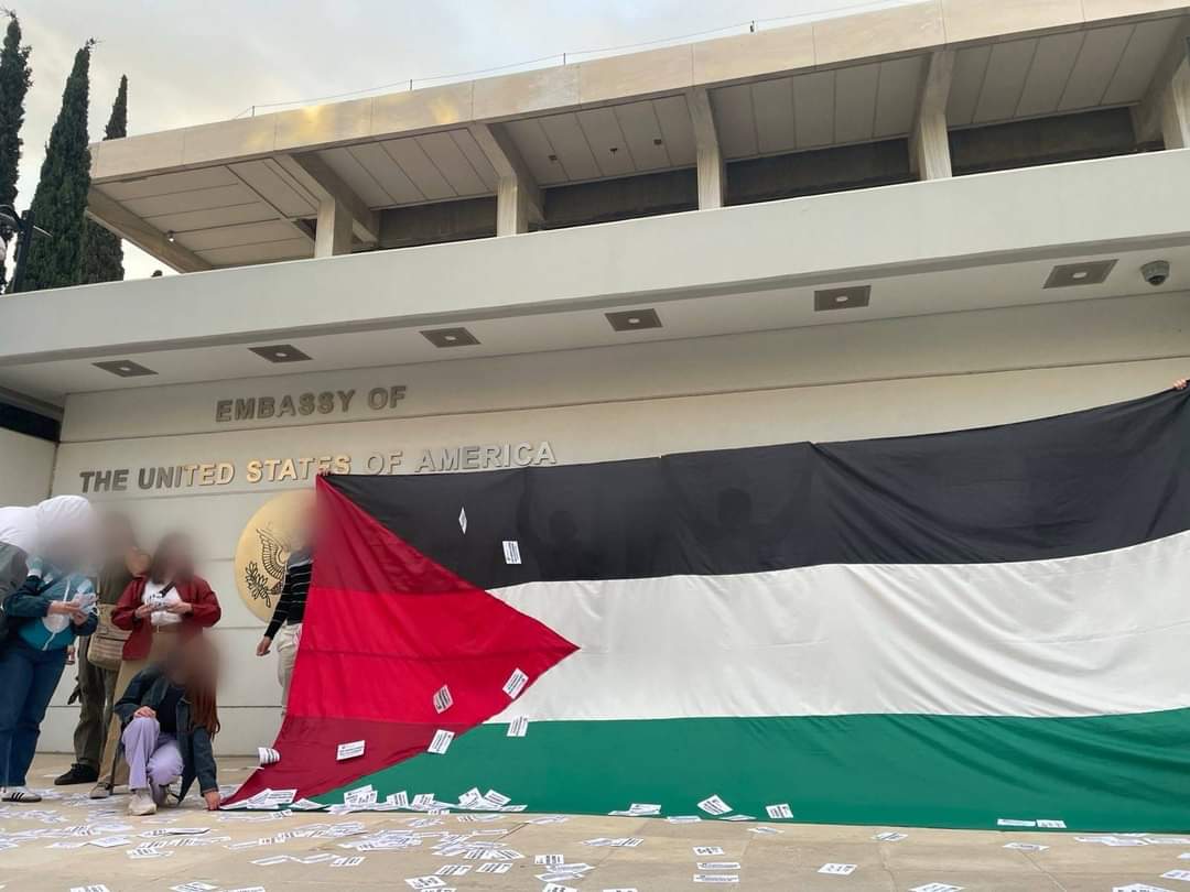Φοιτητική Ομάδα Ρουβίκωνα 

Παρέμβαση έξω από την αμερικάνικη πρεσβεία σε ένδειξη αλληλεγγύης στον λαό της Παλαιστίνης και τις φοιτητικές κινητοποιήσεις/καταλήψεις στα πανεπιστήμια των ΗΠΑ

ΜΕ ΤΗΝ ΠΑΛΑΙΣΤΙΝΗ ΩΣ ΤΗ ΛΕΥΤΕΡΙΑ

ΑΛΛΗΛΕΓΓΥΗ ΣΤΟΝ ΑΓΩΝΑ ΤΩΝ ΦΟΙΤΗΤΩΝ ΣΤΙΣ ΗΠΑ
#antireport