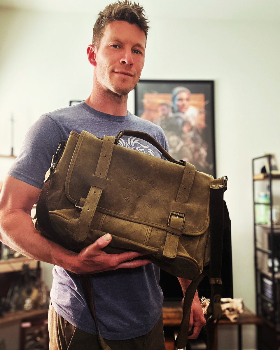 Absolutely love this Modern Rugged luxury leather messenger bag from my pals @MistyMtnGaming 💼 🎲 🪂 🎯 🎥 

Save yourself 10%!
👇👇👇
mistymountaingaming.com/CHAD10
Code: CHAD10
•
#leather #leatherbag #leathergoods #messengerbag #dnd #dungeonsanddragons #mtg #magicthegathering #nerd