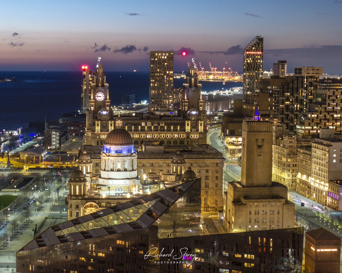 Sunset from the rooftops of Liverpool 📸

#mersey #scousescene #scouse #visitliverpool #liverpoolphotographer #liverpoolphotography #bestlifeliverpool #Liverpool