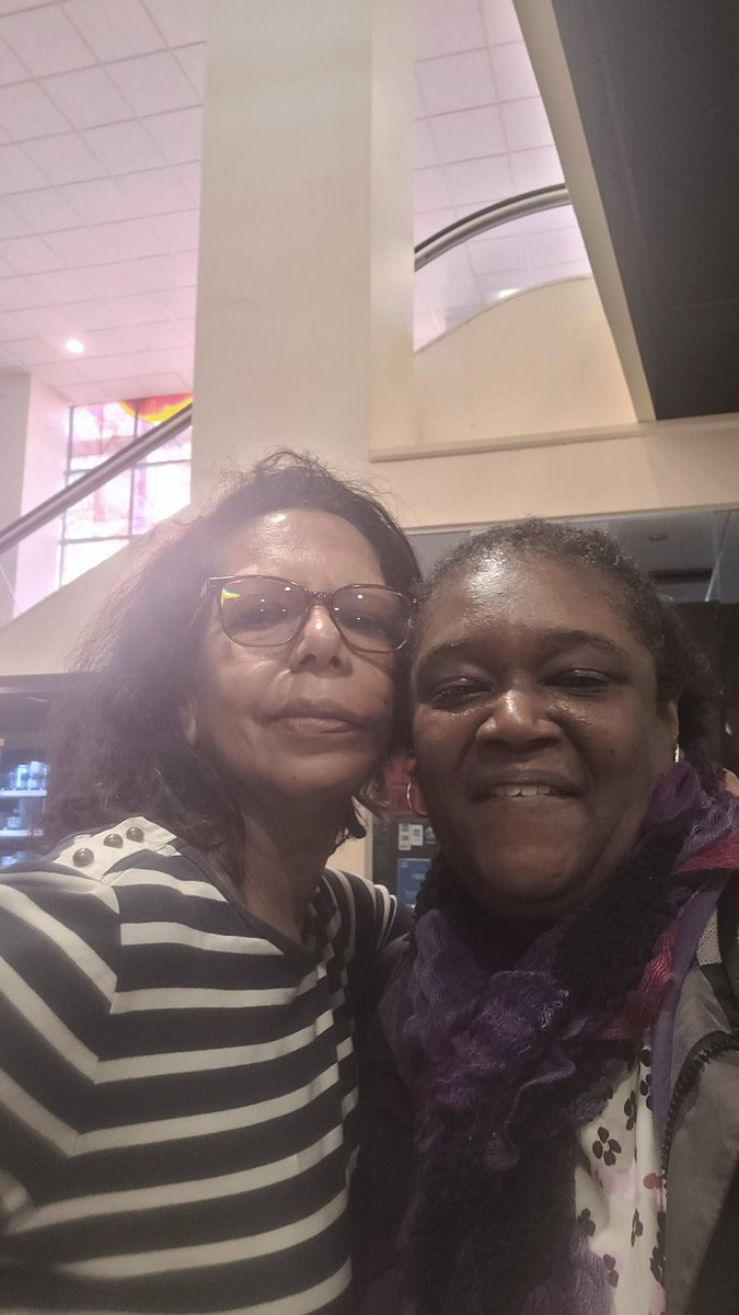 Walking the corridors of CXH, met up with #PathwayToExcellence <a href="/MLU_PTE/">Michael Underwood</a> abd then maryam kharusi a very young looking retiree <a href="/SigsworthJanice/">Janice Sigsworth RN 💙</a> <a href="/ImperialPeople/">Imperial People 💙</a> <a href="/smurphy_nurse/">Sarah Haines</a>