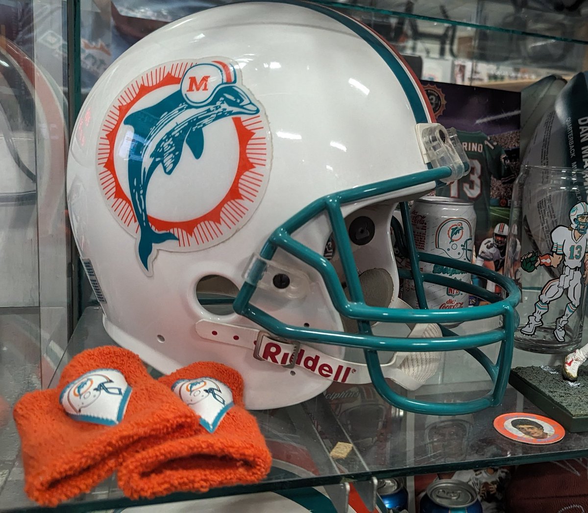 This IS the look the @MiamiDolphins should be returning to. This is a legacy franchise & they should look like one. Stop trying to distance this franchise from its history. Modernizing something doesn't make it better. Sometimes, things are perfect  the way they are...or were