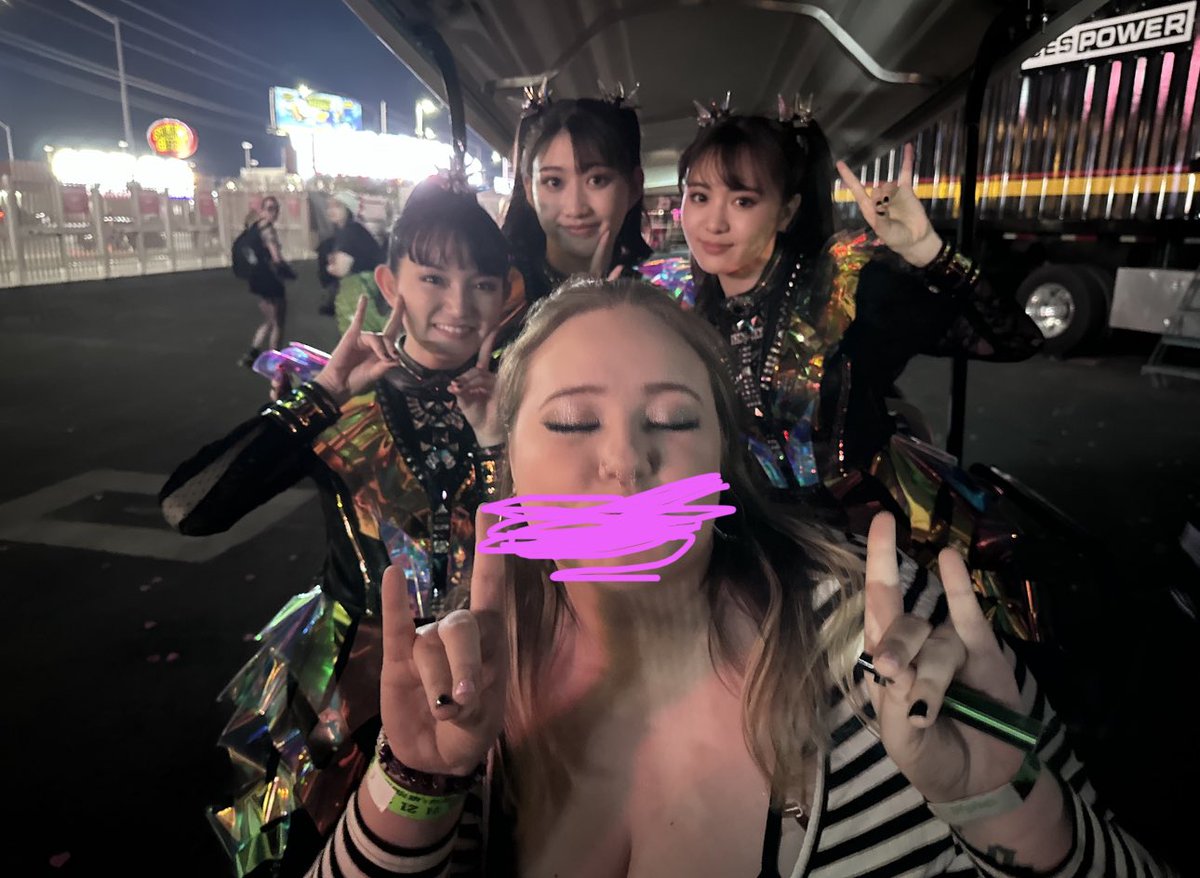 forgor i had this one too but my mouth looks insane cuz i was mid pose change so just ignore that but here’s the third and final photo i have of me with babymetal :3
