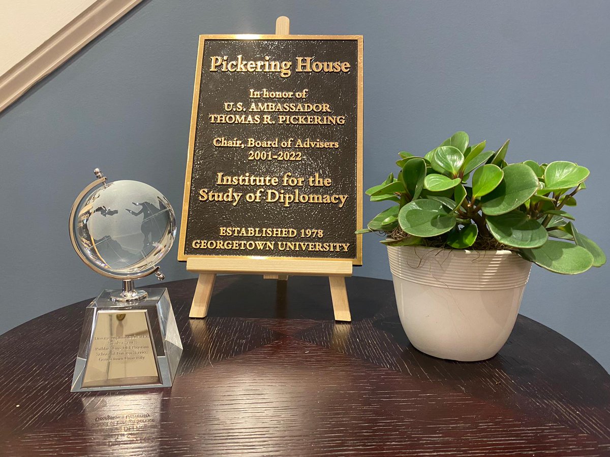 Yesterday, ISD’s Diverse Diplomacy Leaders Speaker Series won the 2024 @georgetownsfs Excellence in DEI Award! We thank everyone who has made this series a success! Check out our video library here: ow.ly/AZLe50RsFyF