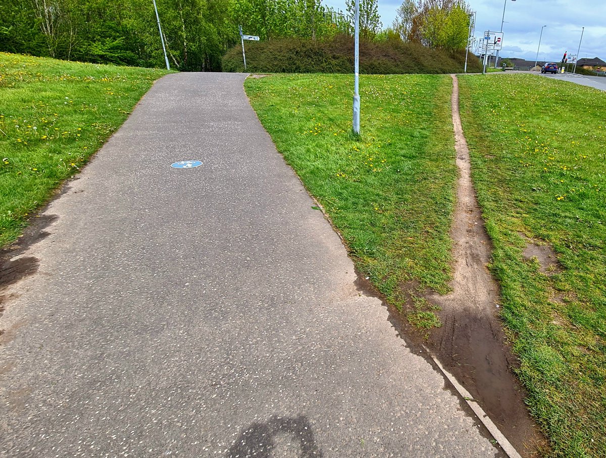 A recent post on Twitter by @GovanhillGo reminded me of the concept of desire lines. These are unofficial paths, like the one on the right, worn into the landscape by people who would rather use them than the official routes. 

Cont./

#glasgow #urbanplanning #desirelines