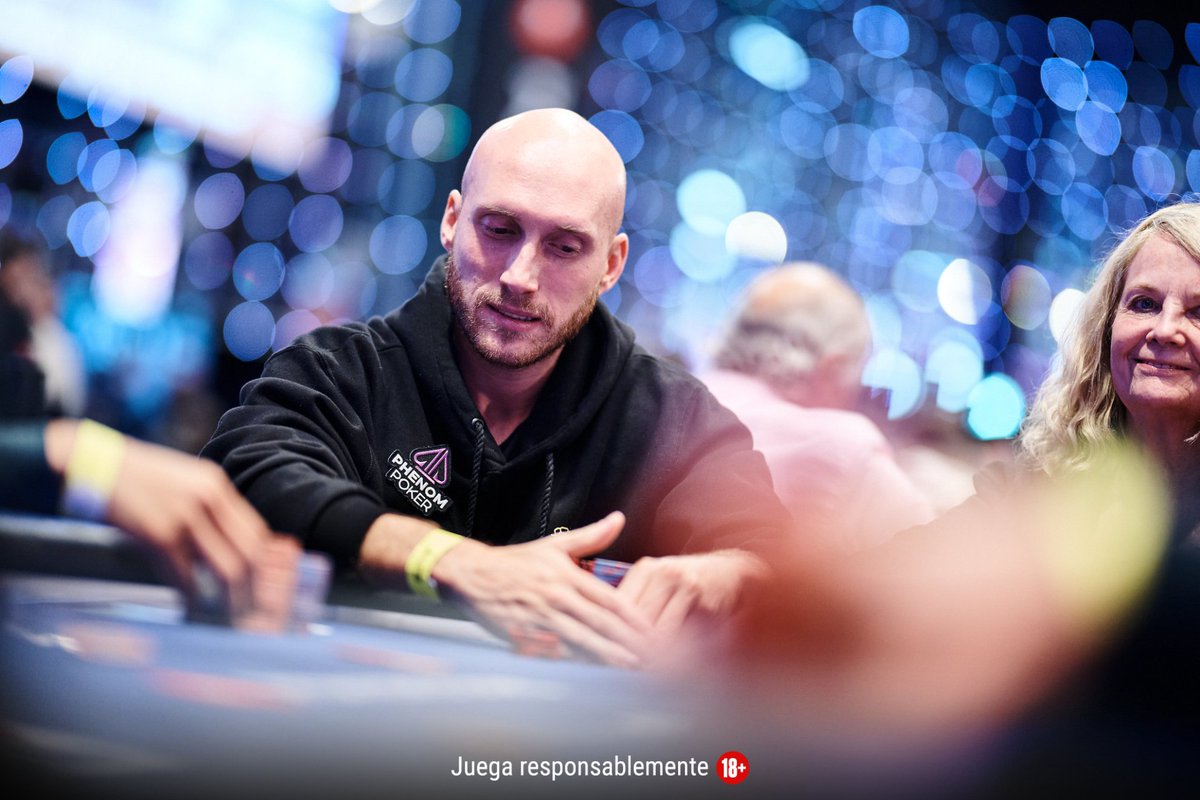 Aumenta la tensión 😬 en el Evento Principal 🔝 mientras nos acercamos a la burbuja de premios! 💦 #EPTMontecarlo 🇲🇨 CARTAS A LA VISTA ⤵️ 📺 psta.rs/YoutubeEnEspan…