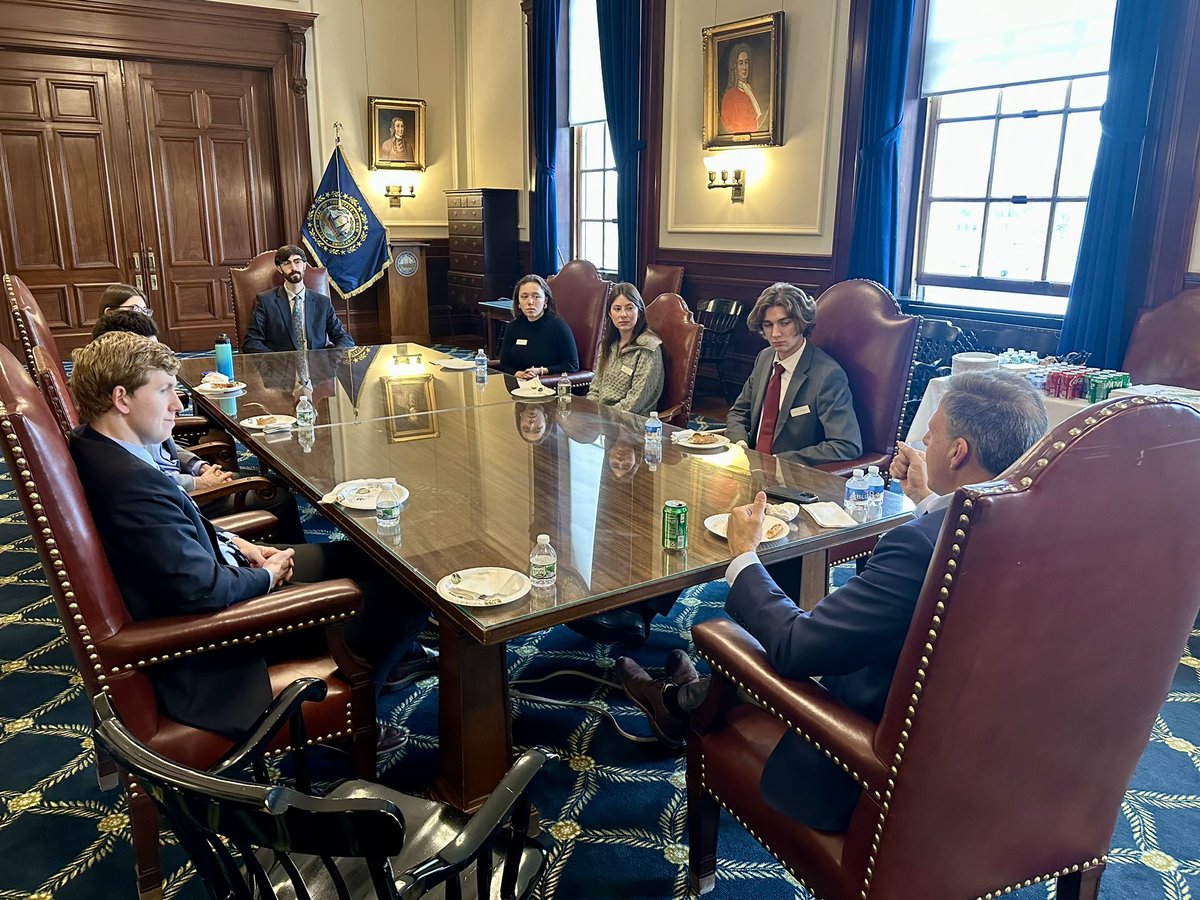 Sat down with this semester's @TheNHSenate interns to thank them for all of their hard work and dedication to the Granite State. Best of luck on your future endeavors - visit soon and often! #603Pride