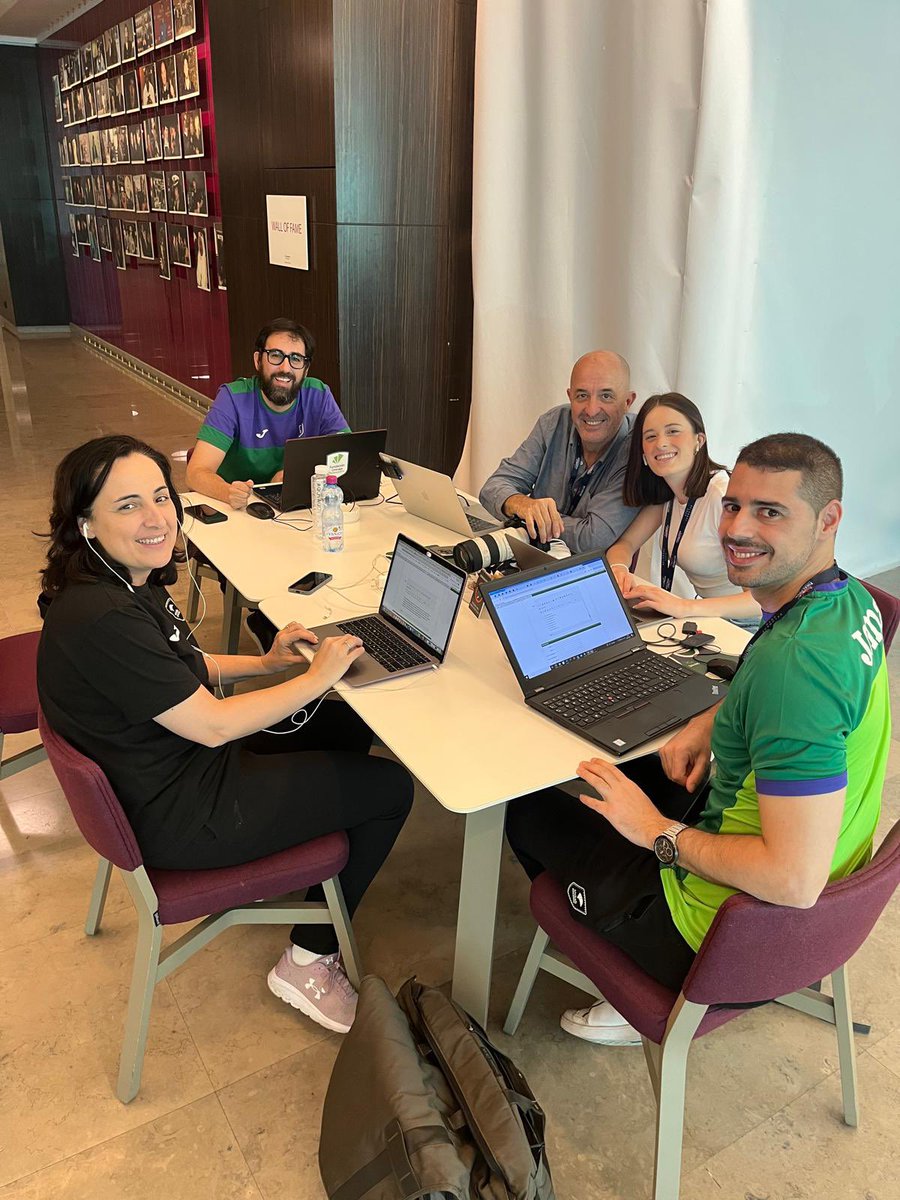 <a href="/pozo_mariano/">Mariano Pozo</a> <a href="/unicajaCB/">UnicajaCB</a> <a href="/Almarchis/">Ignacio Almarcha</a> <a href="/raisapozo_/">Raisa</a> <a href="/druizfajula/">Damián Ruiz Fájula</a> A nuestras espaldas muchos kilómetros (figurados y literales) en esos 6 días. 
Ha sido una experiencia increíble al lado de los mejores. Gracias a todos por el trabajazo y por el cariño que ponéis en todo 😘💚💜
Y a nuestro equipo que hace que todo el esfuerzo valga la pena 🏆🏀