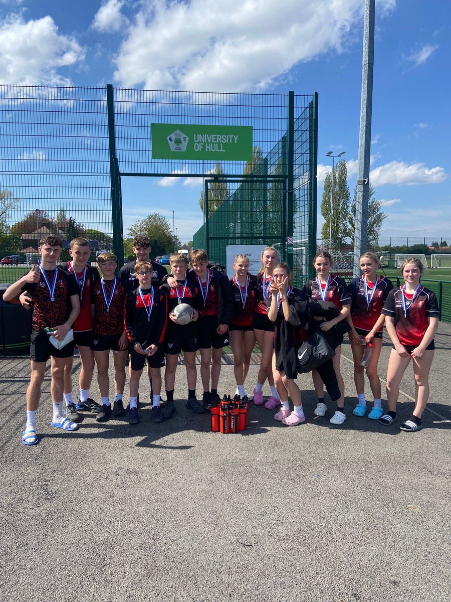 Today our Y9 mixed @ERSchoolsTouch team shone in the sunshine @HullUniSport With victory today they await the next round later in the year! There plenty of fantastic rugby played by everyone 👏 🏉