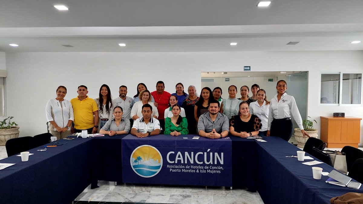 Seguimos creando espacios seguros. Con el objetivo de seguir mejorando, se dio una capacitación sobre el #CódigodeConductaNacional en la Asociación de Hoteles de #Cancún, #PuertoMorelos e #IslaMujeres, esto en Coordinación con @Sipinnabj para un mejor turismo.