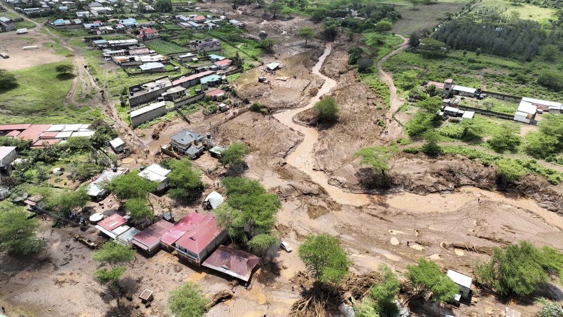 Devastating floods in Kenya leave 91 people missing and 190,942 others displaced.

📷: Edwin Waita/Reuters

edition.cnn.com/2024/04/30/afr…