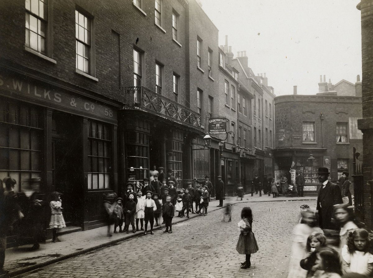 Fancy joining me for a wander around the #LGBTQ+ &amp; #London #archives <a href="/BishopsgateInst/">Bishopsgate Institute</a>? Get yourself (&amp; friends) booked on a tour. I think you'll enjoy! More info here: bishopsgate.org.uk/whats-on/searc…