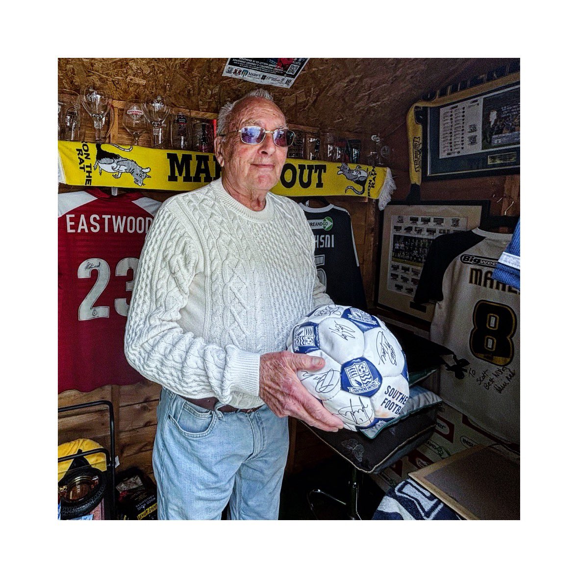 My Dad popped round to see the Shrimpers Shed today, he found a deflated flat signed ball, but this photo means everything. 

He introduced me to it all, it’s all his fault 😂🦐❤️