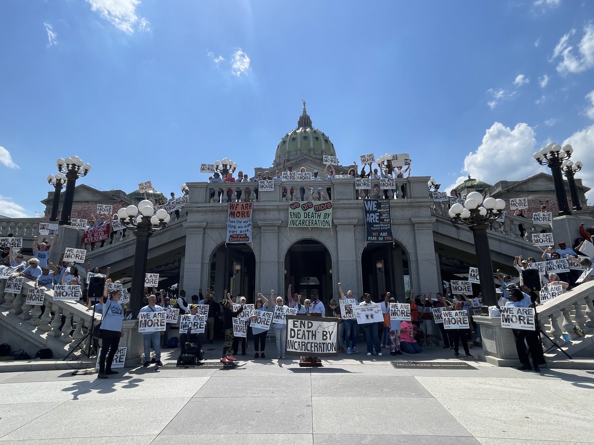 Derek Lee is challenging the constitutionality of life without parole for felony murder––with support from victims, corrections officials, prosecutors, and Governor Shapiro. Read our full statement with @AbolitionistLC + @theCCR: amistadlaw.org/news/historic-…