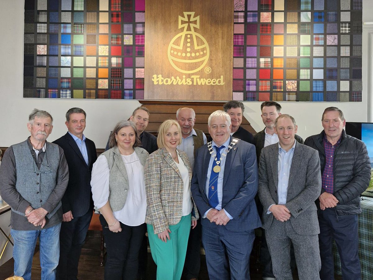 The HTA were delighted last week to host a visit to our island from representatives of the Donegal Tweed industry as part of an on-going project to share knowledge and explore links and potential partnerships. (1/5)

#harristweed #donegaltweed #crafts #tweed