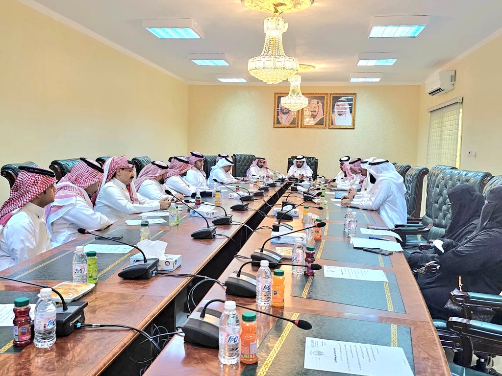 عقد المجلس المحلي لمحافظة فيفاء اليوم الثلاثاء اجتماعه برئاسة محافظ فيفاء المهندس صالح بن علي القحطاني وبحضور وكيل المحافظة الأستاذ محمد حكمي ورئيس مركز الجوة الأستاذ علي الحريصي وأعضاء المجلس المحلي ورؤساء ومدراء الإدارات الحكومية بالمحافظة