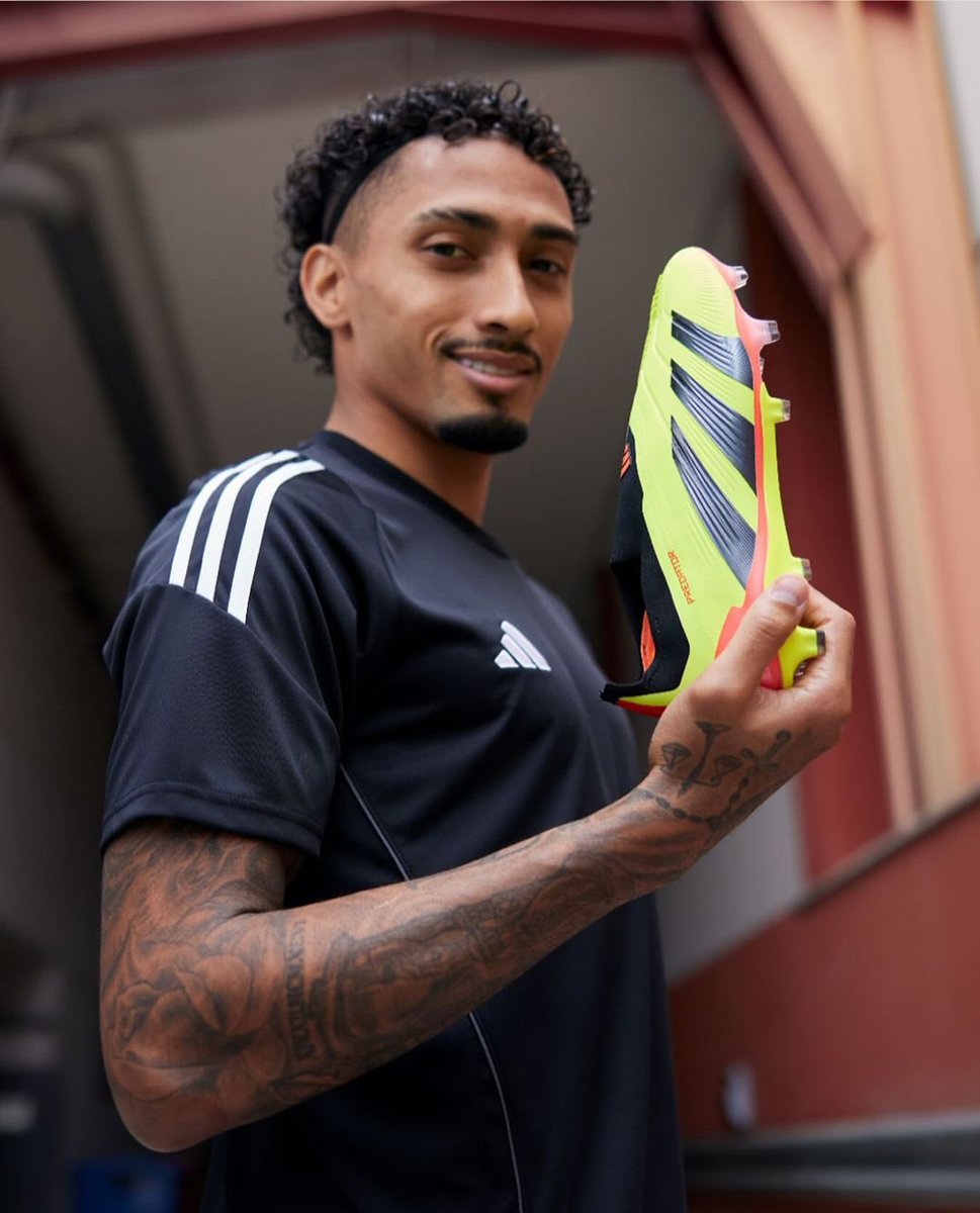 Raphinha with his new Adidas boots🤩🇧🇷