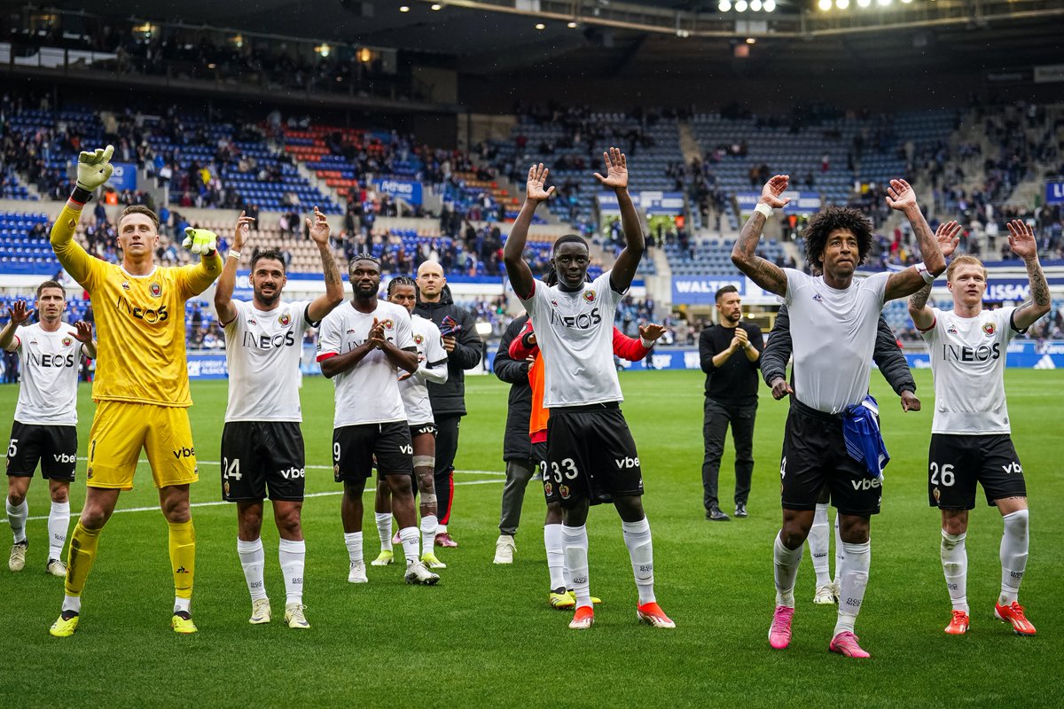 ⤵️ 𝐒𝐨𝐮𝐭𝐞𝐧𝐞𝐳 𝐋𝐞́𝐨𝐧 et les micros-associations du programme Enfants Sans Douleur en vous offrant les maillots portés face à Strasbourg ❤️🖤 Rendez-vous sur 👉 matchwornshirt.com/fr/event/29-04… #OGCNice #Nice06