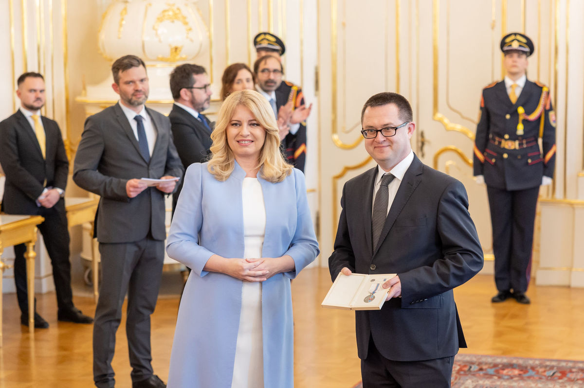 I'm officially old. :-) I received a medal from Slovak President @ZuzanaCaputova as #Slovakia celebrates 20th anniversary of its membership in #NATO and the #EU. Thank you!