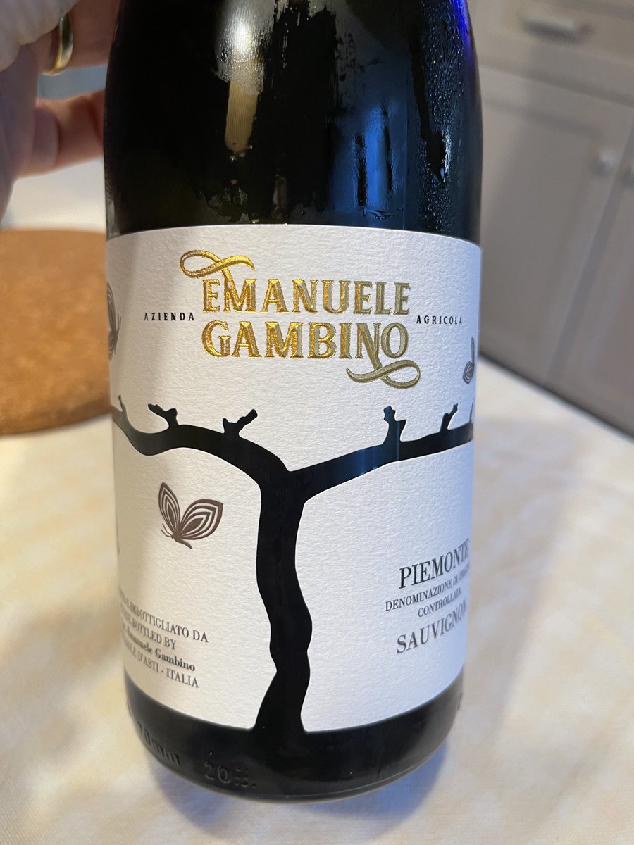 Se vi capita, provate i vini di Gambino, un giovane e promettente produttore del Monferrato. Davvero notevoli. E segnatevi questo nome, datemi retta.