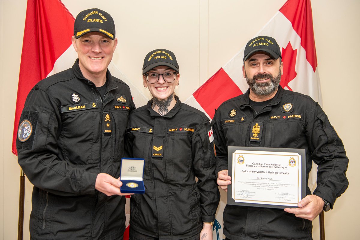 Le Mat 1 Raven Night a été choisi comme Marin du trimestre de la Flotte canadienne de l'Atlantique. Elle sert à bord du #NCSMStJohns à titre de réserviste et d'opératrice d’équipement d’information de combat (Marine). Le Cmdre MacLean et le PM 1 Shebib ont remis l'honneur. BZ !