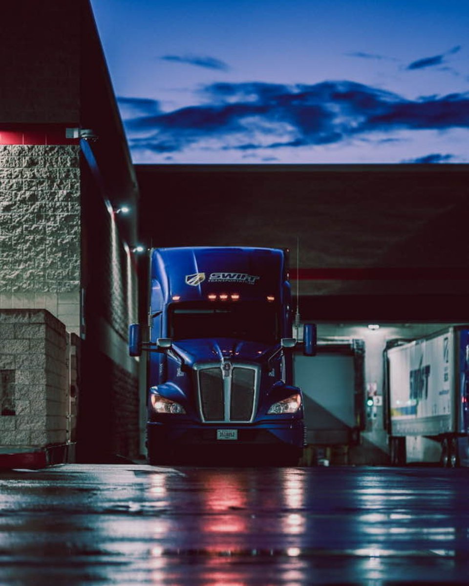 Locked in, loaded up, ready to roll. 💪 

#trucker #cdllife #truckerlife #swifttransportation