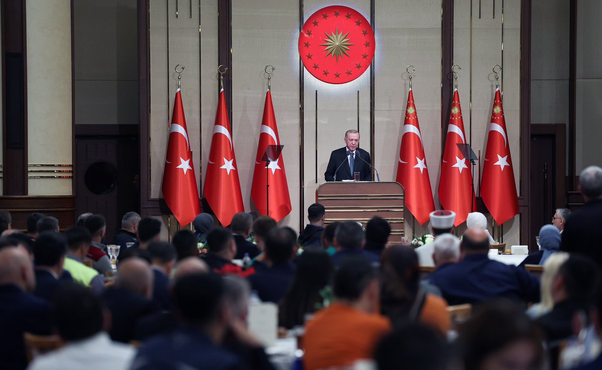 الرئيس أردوغان: ' خلال الـ 21 عامًا الماضية اتخذنا العديد من الخطوات التاريخية في مجال الحقوق والحريات النقابية' tccb.gov.tr/ar/-/1666/1522…