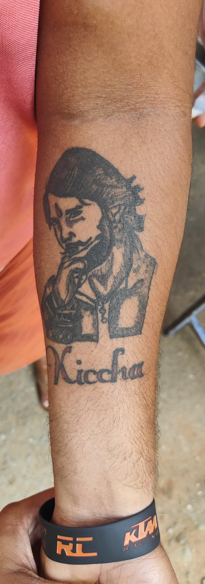 Today i saw  kiccha cult got a tattoo of our baadshah 👑 in dvg 
Craze ka baap🥵🔥
 #kicchaBoss  #BossOfSandalwood
#KicchaSudeep  #MaxTheMovie