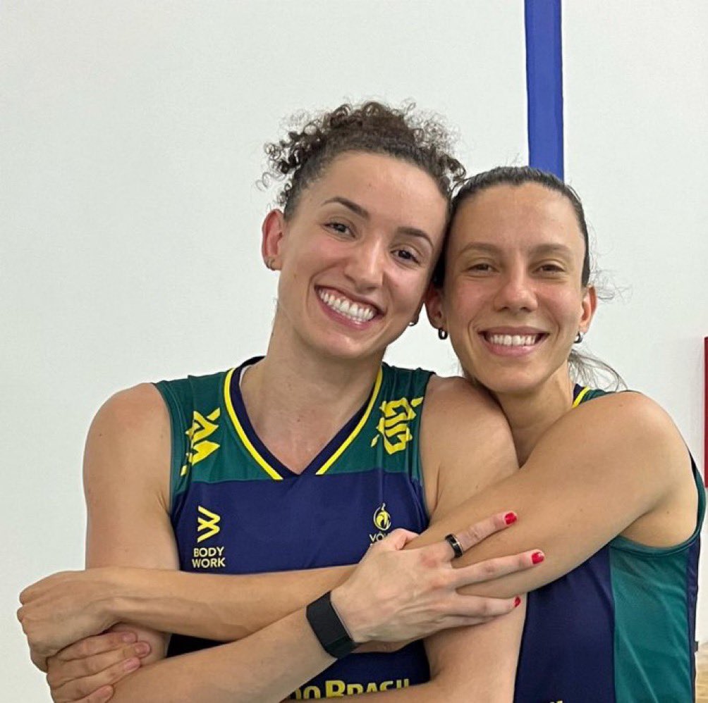 Tô amando o tanto q essas duas estão aparecendo depois q chegaram no Brasil 💛